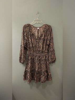 NWOT … OLD NAVY “Size: M” Leopard Print Long Sleeve V-Neck Dress